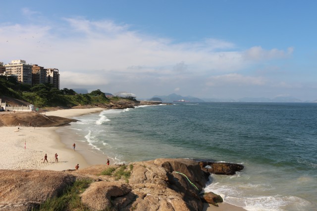 Vue sur la praia do Diabo depuis l'Arpoador